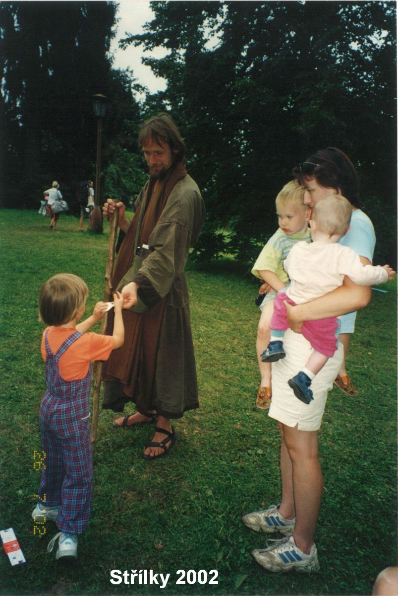 Maháprabhudíp ášram ve Střílkách s poustevníkem. Foto: Anna Šenkyříková (2002).