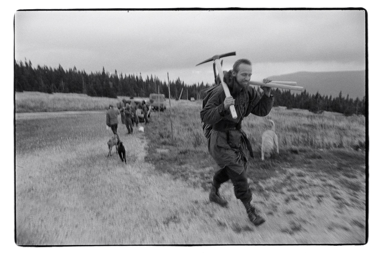 Poustevník Marek Gyaneshwarpuri, Růžohorky, Krkonoše Foto: Bohdan Holomíček (1999)