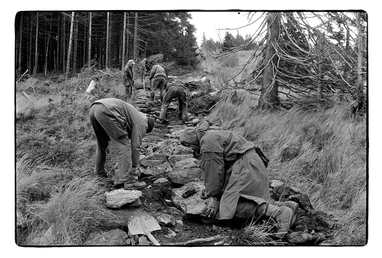 Poustevník Marek Gyaneshwarpuri, Růžohorky, Krkonoše Foto: Bohdan Holomíček (1999)