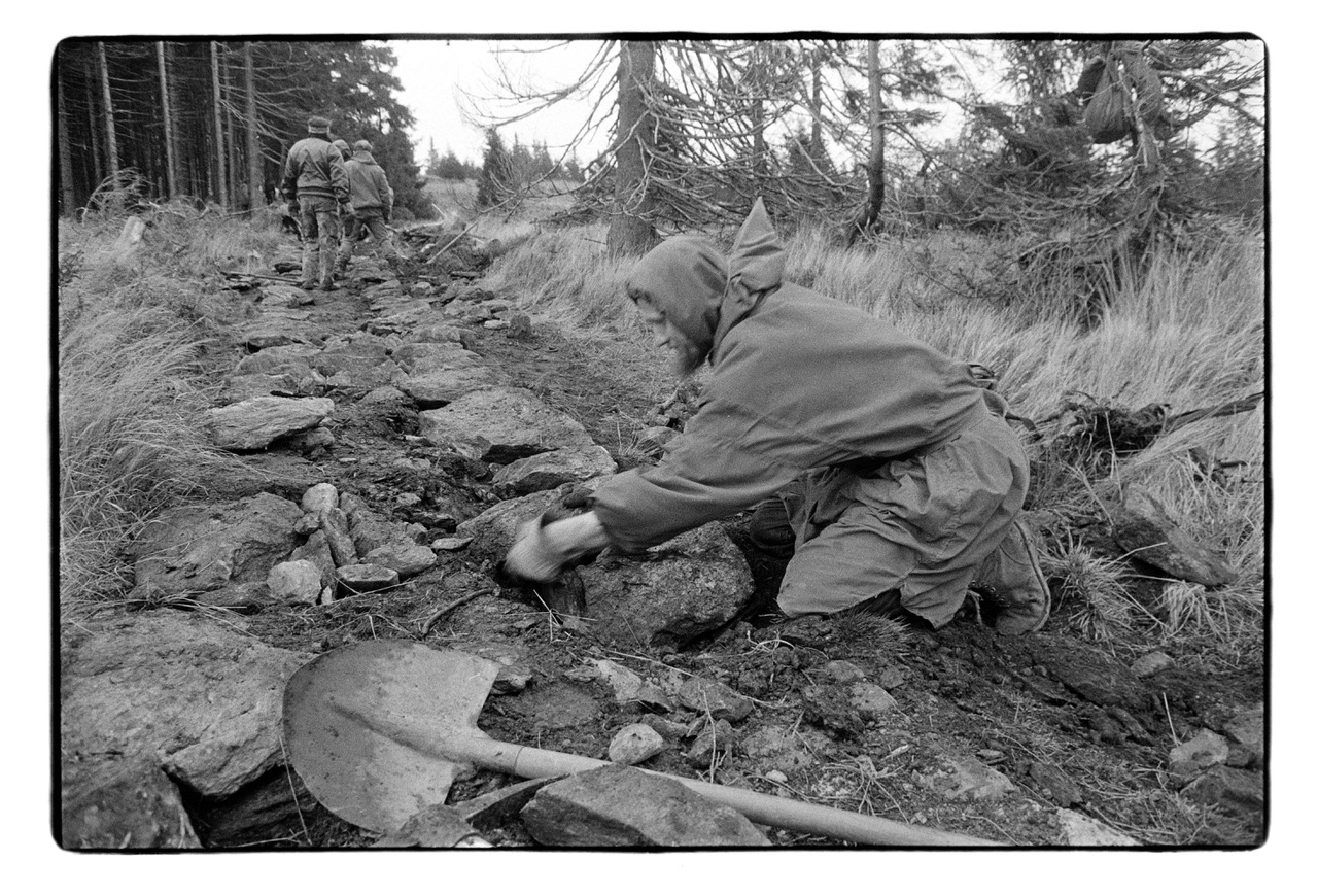 Poustevník Marek Gyaneshwarpuri, Růžohorky, Krkonoše Foto: Bohdan Holomíček (1999)