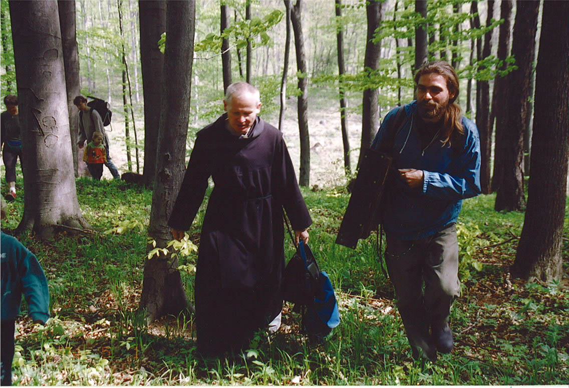 P. Václav Groh a Miloš Muzikář. Soví komín 1. května 2004.   Foto: Marek P. Šenkyřík