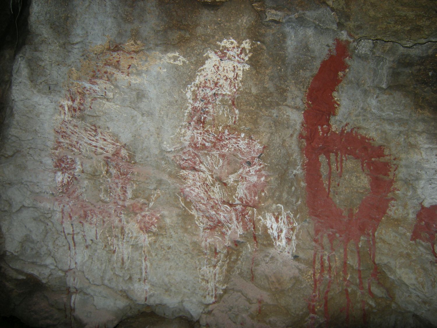 Jeskyně U studánek v Březinské kotlině - odstraňování satanistických symbolů (2010). Foto: Marek P. Šenkyřík.