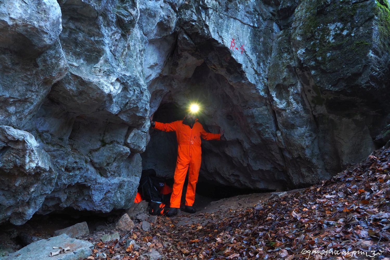 Liščí díra  v Údolí Říčky, Svámí Gyaneshwarpuri, samospoušť 2021.