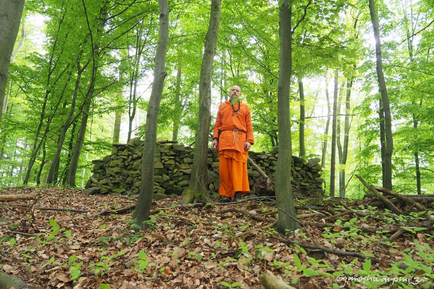 Poustevna Lesslova hora nad Křtinami. Foto: Svámí Gyaneshwarpuri, samospoušť 2023.