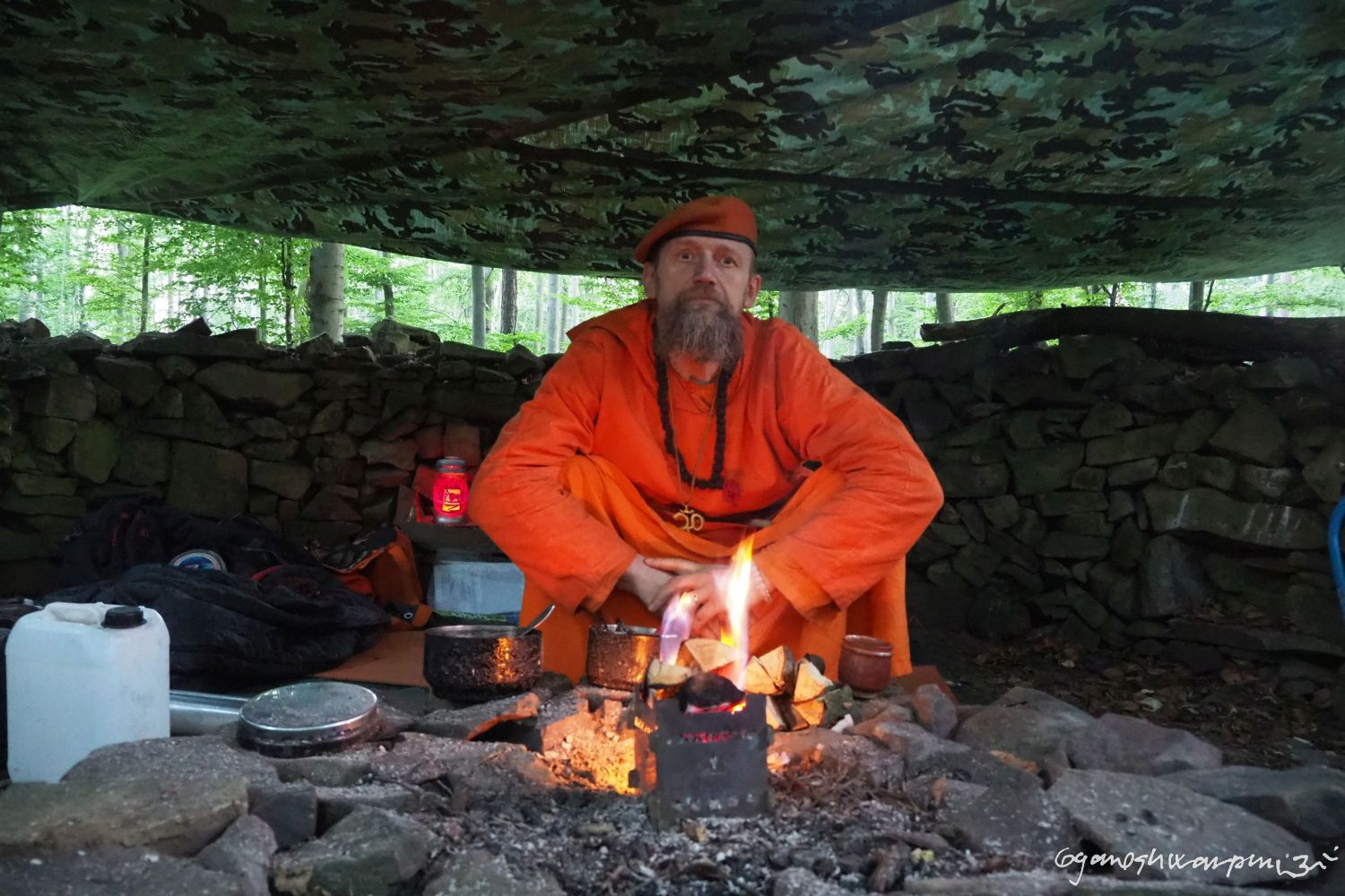 Poustevna Lesslova hora nad Křtinami v době své největší slávy. Foto: Svámí Gyaneshwarpuri, samospoušť 2023.