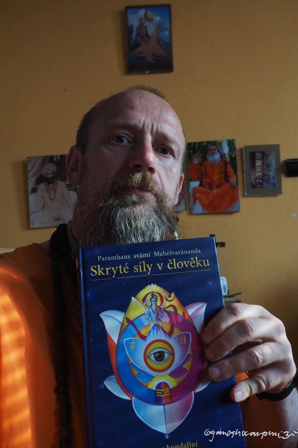 Propaguji knihu mého Mistra Mahéšvaránandy 