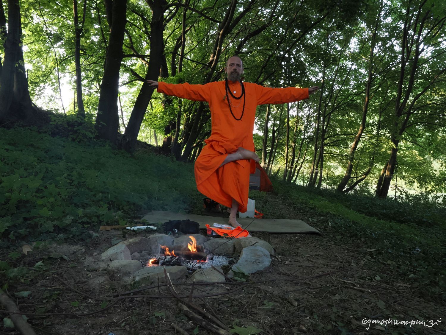 Maháprabhudíp ášram ve Střílkách - jóga na poustevně Gangotri. Foto: Svámí Gyaneshwarpuri, samospoušť (2024).