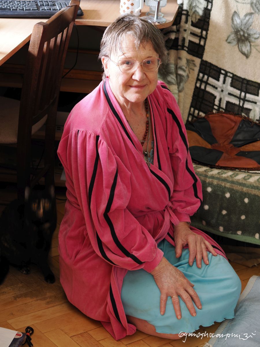 Anna Šenkyříková ve své poustevně v ášramu v Brně-Bosonohách. Foto: Svámí Gyaneshwarpuri 2025.
