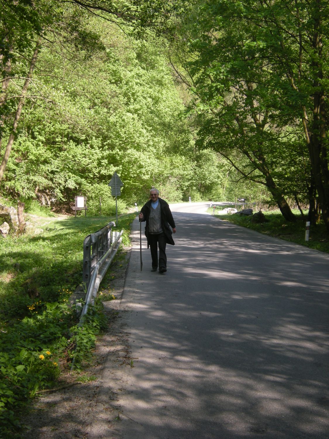 P. Jan Peňáz, setkání v Křtinském údolí u Býčí skály Foto: Marek P. Gyaneshwarpuri (2009).