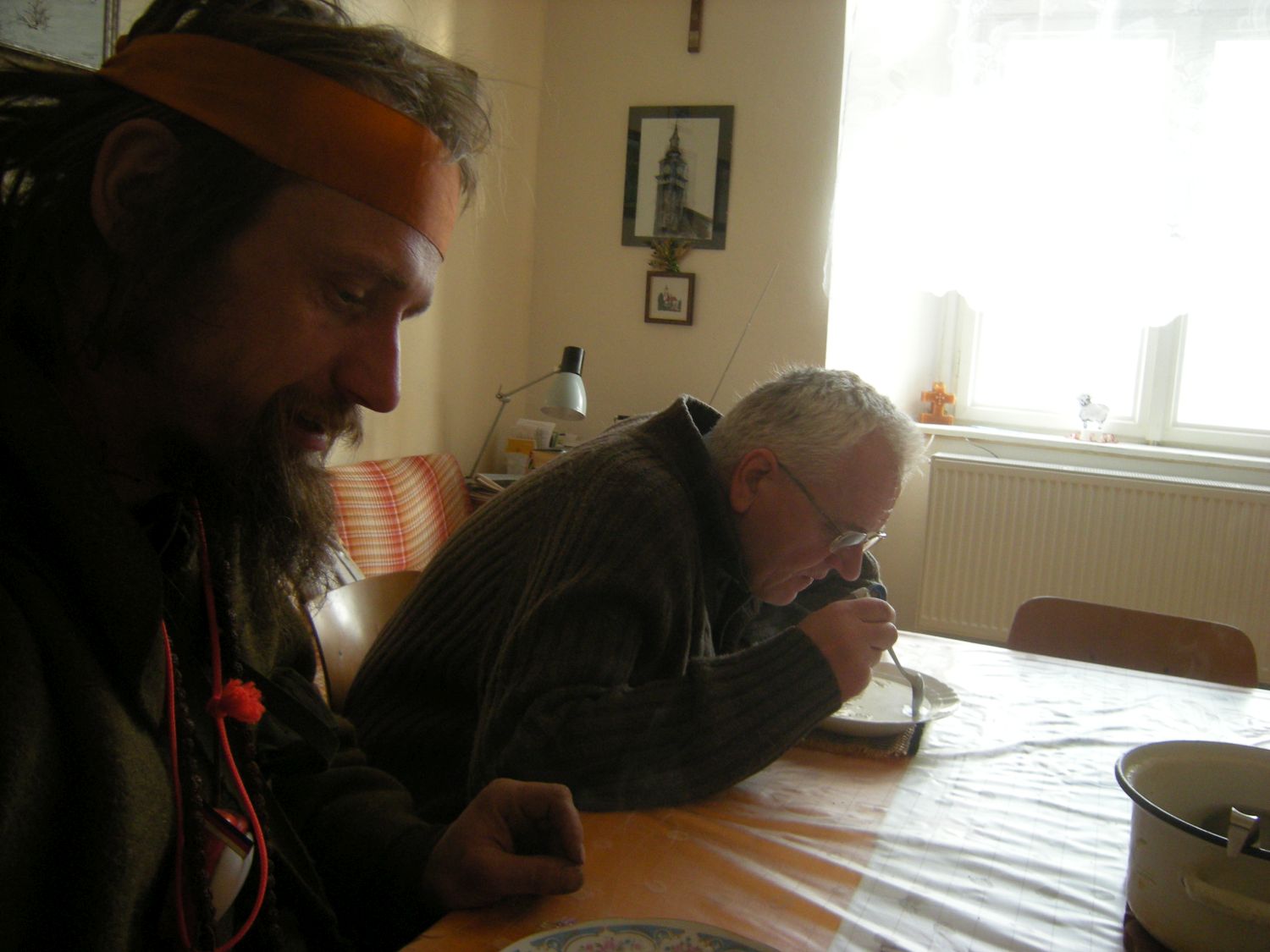 P. Jan Peňáz a poustevník Marek, Křtiny. Foto: Marek P. Gyaneshwarpuri (2010).