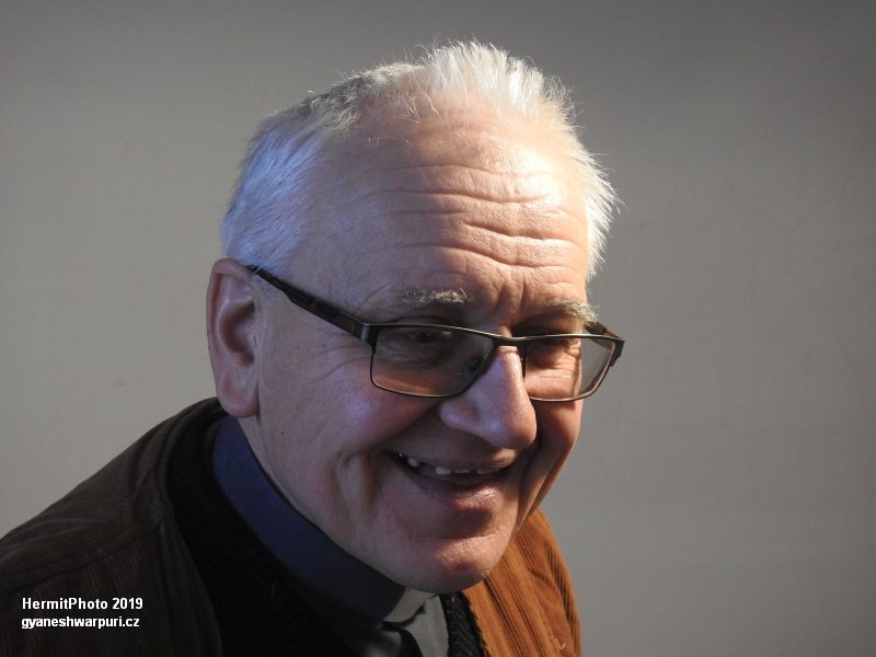 Mons. Jan Peňáz na faře Nové Veselí v roce 2019. Foto: Svámí Gyaneshwarpuri 2019.