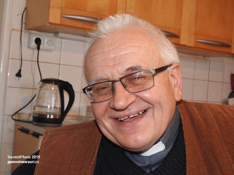 Mons. Jan Peňáz na faře Nové Veselí v roce 2019. Foto: Svámí Gyaneshwarpuri 2019.