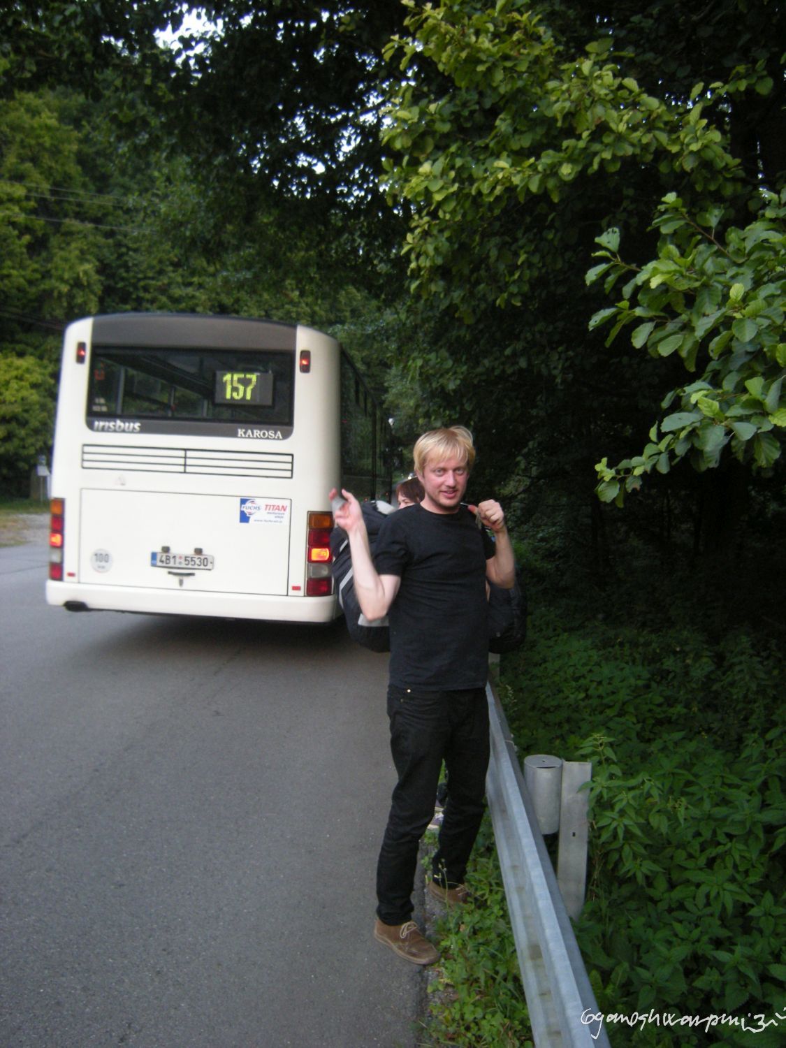 Martin Golec cestou na Býčí skálu (2009). Foto: Marek P. Gyaneshwarpuri.