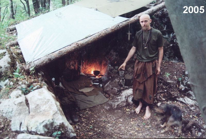 Poustevna Močová na Habrůvecké plošině - přečkal jsem krutou zimu s Arnoštovou duchnou. Foto: Marek P. Šenkyřík 2006.