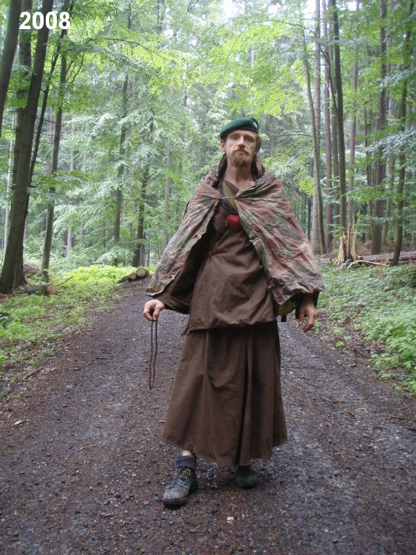 Gyaneshwarpuri: má poustevnická procházka po Habrůvecké plošině.  Foto: Marek Gyaneshwarpuri, samospoušť 2008.