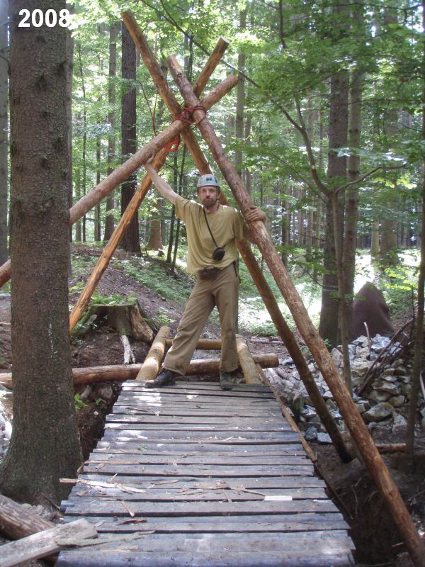 Děravka: těžební čtyřnožka.  Foto: Marek Gyaneshwarpuri, samospoušť 2008.