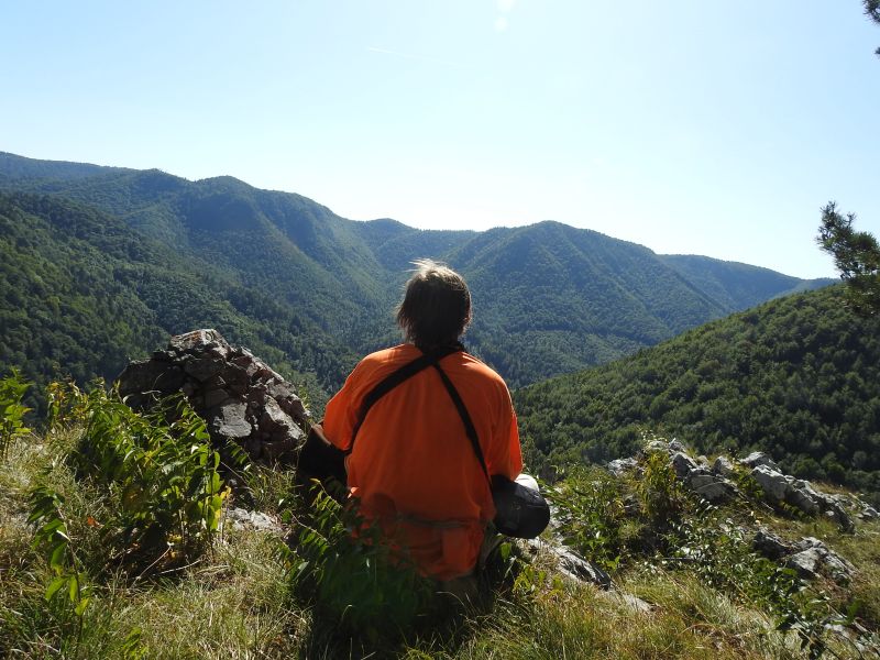  Slovenský ráj -  Útes osvícení u Medvědí jeskyně. Foto: Marek Gyaneshwarpuri, samospoušť 2019.