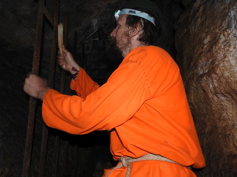 Jeskyně U studánek u Březiny. Foto: Marek Gyaneshwarpuri, samospoušť 2019.