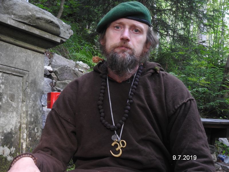 Zázračná studánka na Staré hoře v Krkonoších očima poustevníka. Foto: Marek Gyaneshwarpuri, samospoušť 2019.