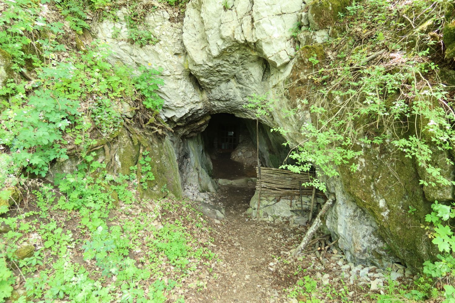 Křížova jeskyně v Hádeckém údolí. Foto: Svámí Gyaneshwarpuri (2026).